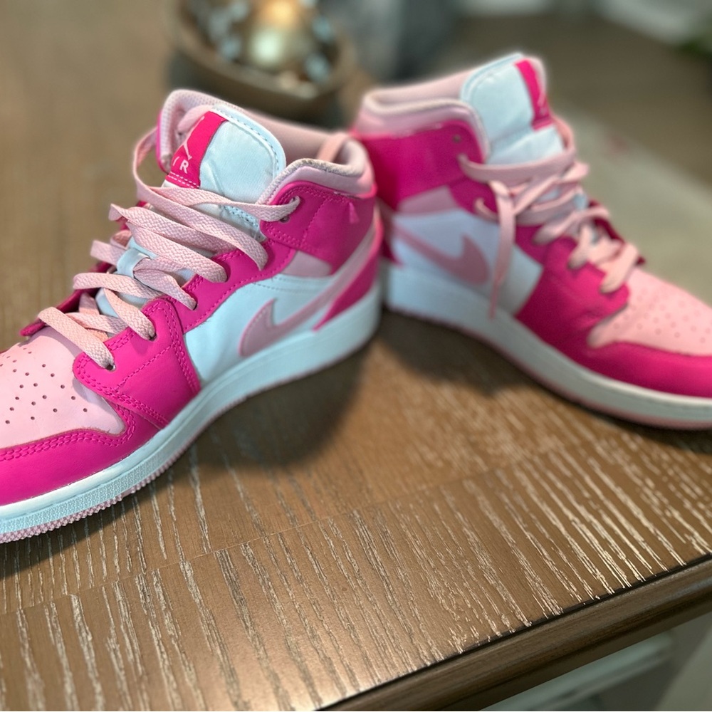 Air Jordan 1 Pink and White High-Top Sneakers- sz 7Y - Picture 3 of 4
